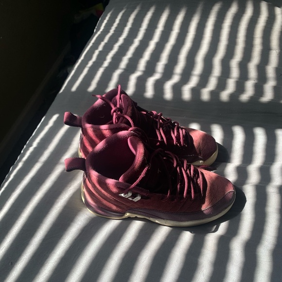 Velvet Jordan 12s in size 5 and women. - Picture 3 of 4
